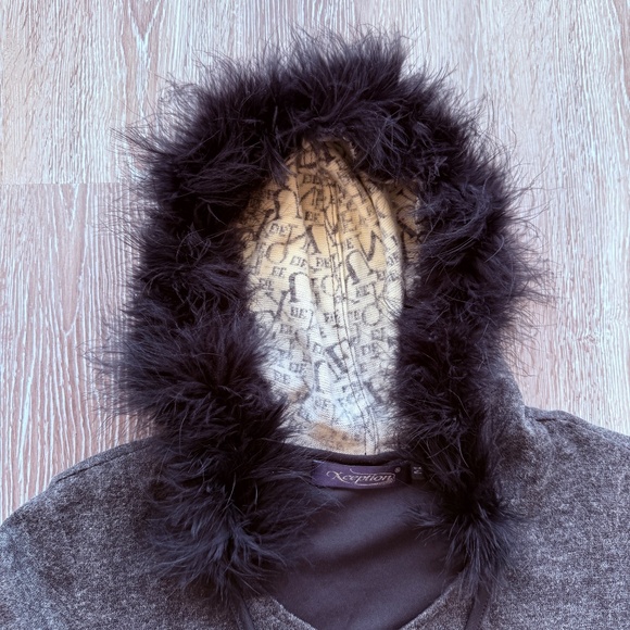 Y2K Longline tunic with feather hood and asymmetrical hem - Picture 6 of 7